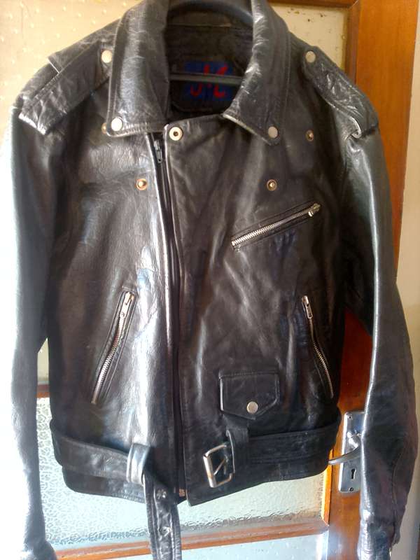 BLACK GENUINE LEATHER JACKET GOOD SECOND HAND CONDITION