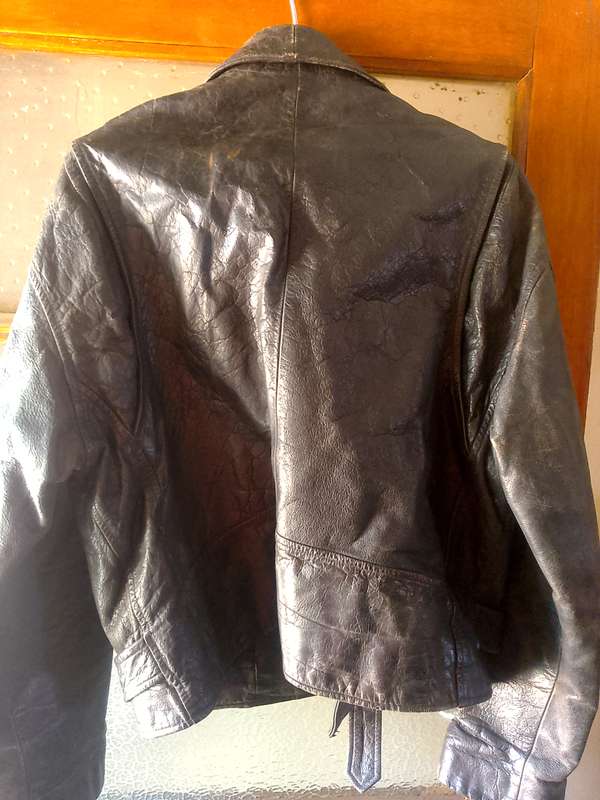 BLACK GENUINE LEATHER JACKET GOOD SECOND HAND CONDITION
