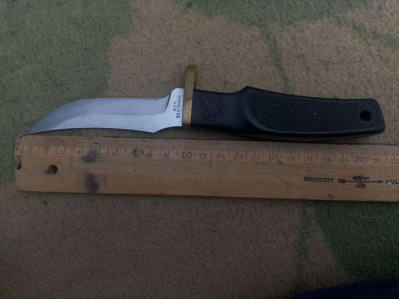 SMITH AND WESSON HUNTING KNIFE WITH GENUINE LEATHER SHEATH