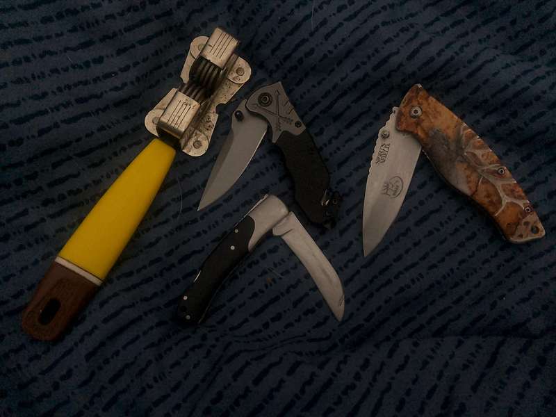 THREE FOLDING KNIVES AND ONE VINTAGE SHARPENER