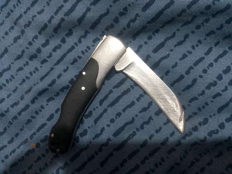 THREE FOLDING KNIVES AND ONE VINTAGE SHARPENER