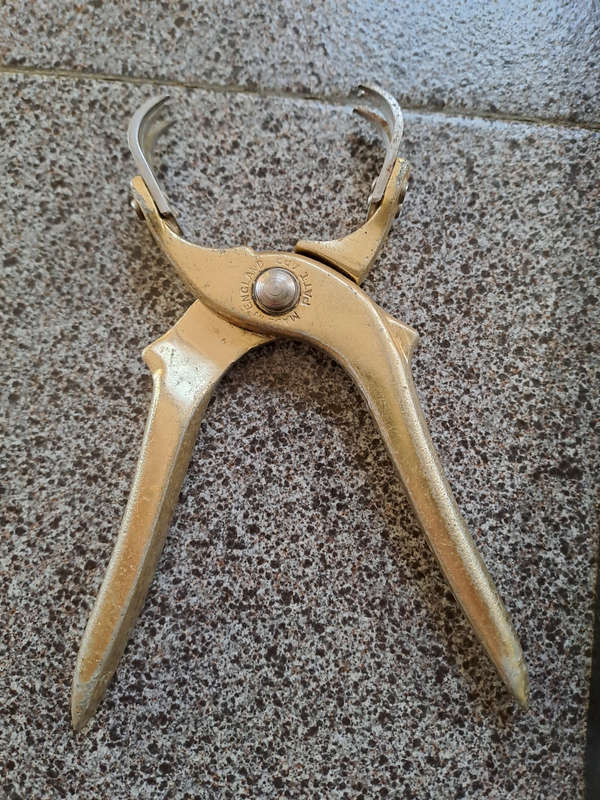 Vintage ICE TONGS CRUSHERS by RELIANCE England 1920-1949