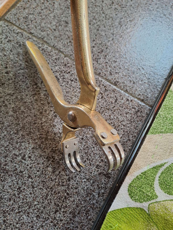 Vintage ICE TONGS CRUSHERS by RELIANCE England 1920-1949