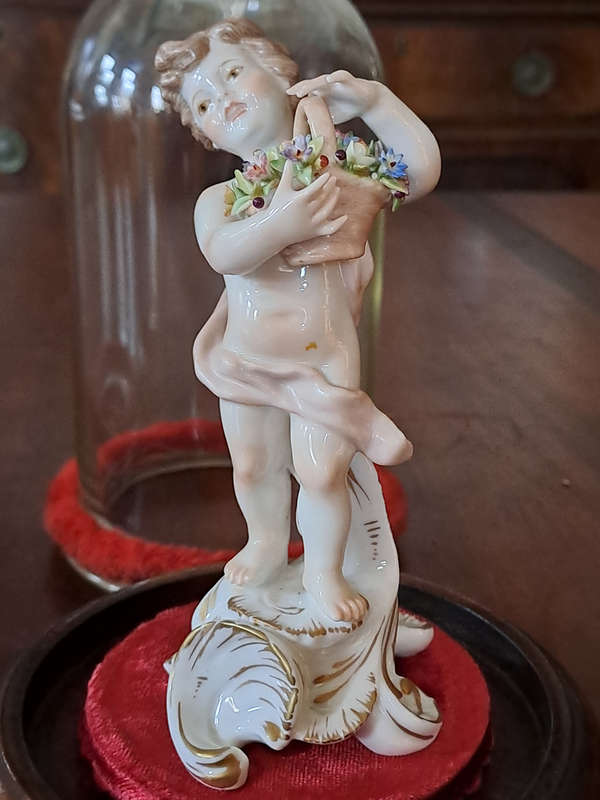 Beautiful pair glass dome  Capodimonte San Marco figurines. Great condition , no visible damage.
