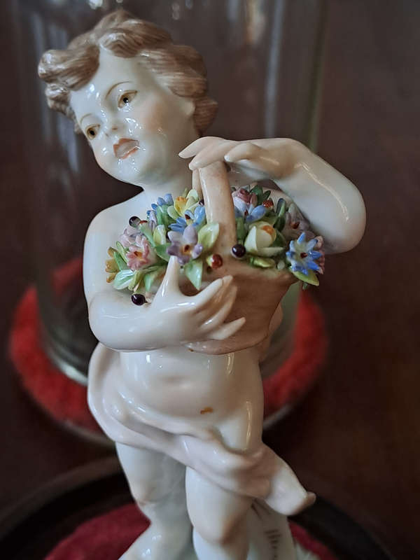 Beautiful pair glass dome  Capodimonte San Marco figurines. Great condition , no visible damage.