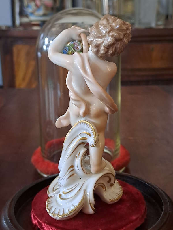 Beautiful pair glass dome  Capodimonte San Marco figurines. Great condition , no visible damage.