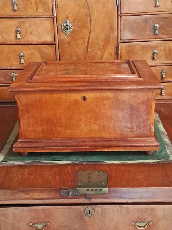 Lovely bur wall nut and teak? wooden music box altered