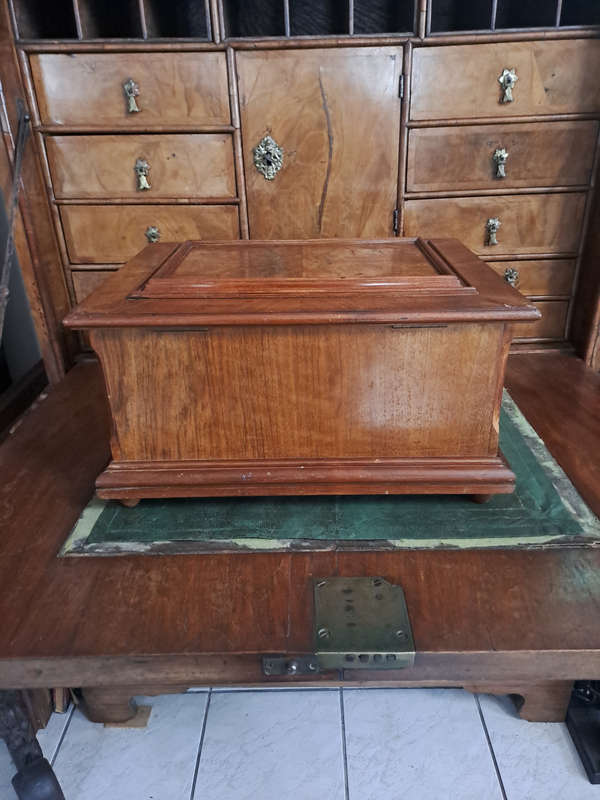 Lovely bur wall nut and teak? wooden music box altered