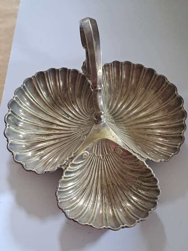 Silver EPNS Hallmarked 3 clam Medium dish. Uncleaned