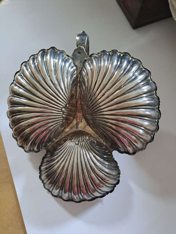 Silver EPNS Hallmarked 3 clam Medium dish. Uncleaned