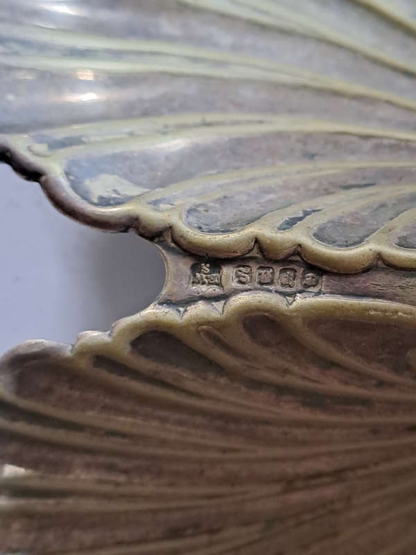 Silver EPNS Hallmarked 3 clam Medium dish. Uncleaned