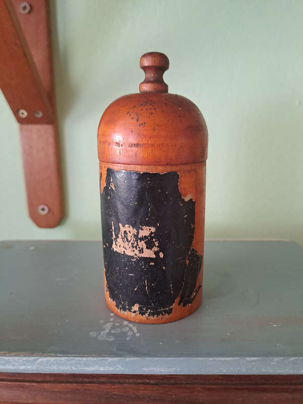 Rare original Oriental Sapolin gold paint wood turned jar