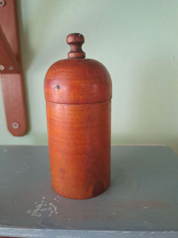 Rare original Oriental Sapolin gold paint wood turned jar