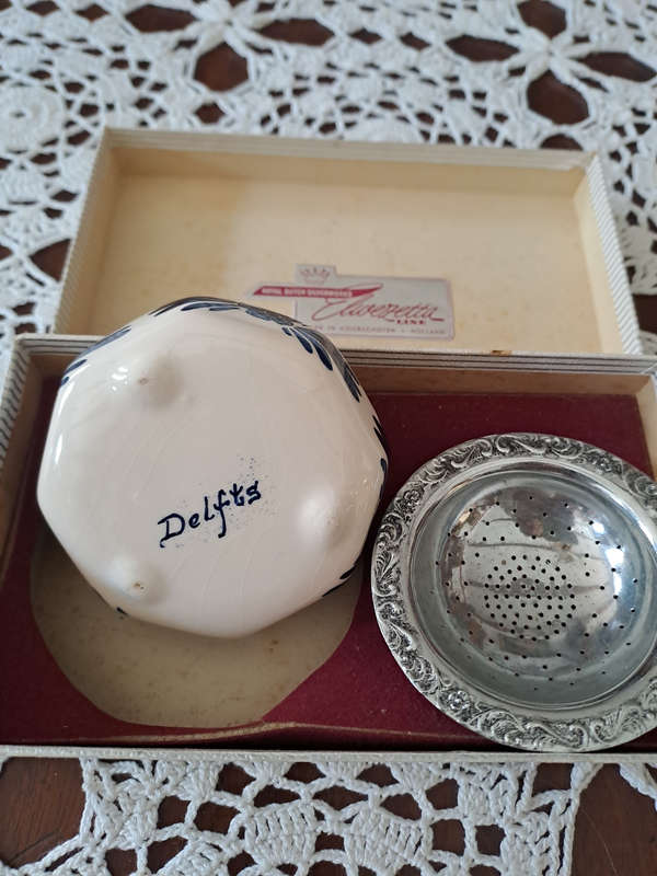 Delft Tea strainer in original box nice gift unused Royal Dutch Silver works