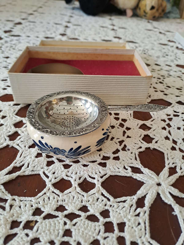 Delft Tea strainer in original box nice gift unused Royal Dutch Silver works