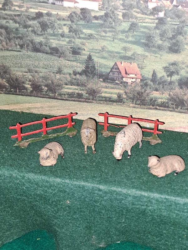 BRITAIN'S LEAD FARM SHEEP AND FENCE 1930'S ENGLAND
