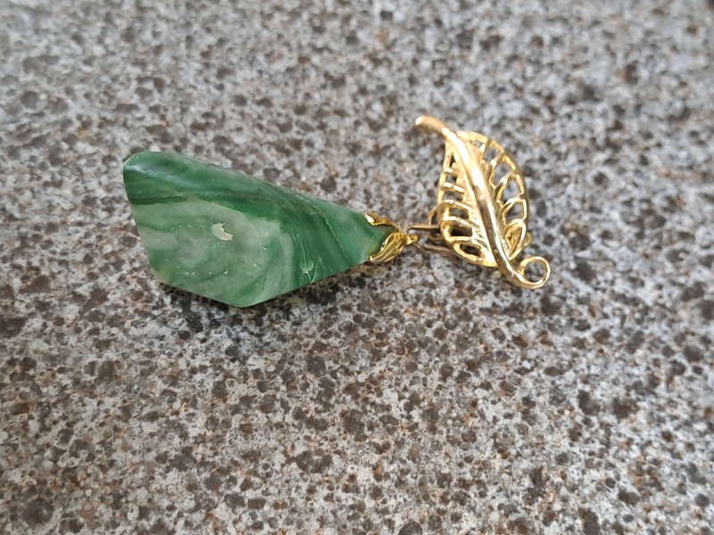 stunning Malachite and plated gold brooch