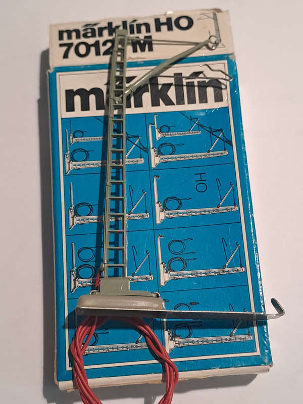 Marklin HO 7012 power feeder mast in original box