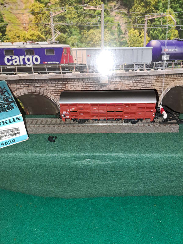 Marklin HO 4629 Animal freight car on bumper broken but there