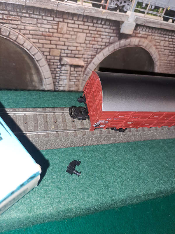 Marklin HO 4629 Animal freight car on bumper broken but there