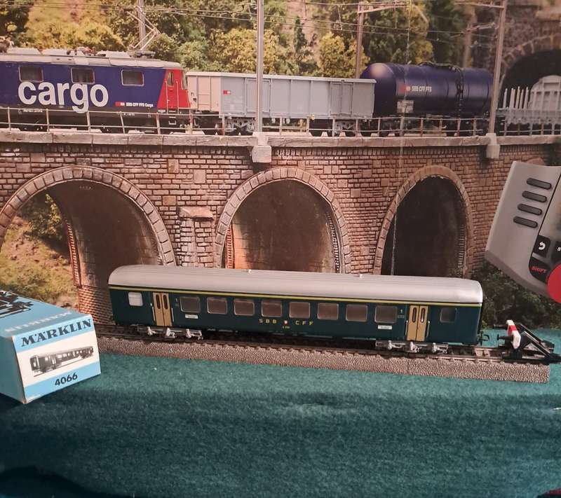 Marklin HO 4066 swiss first cl passenger car IOP