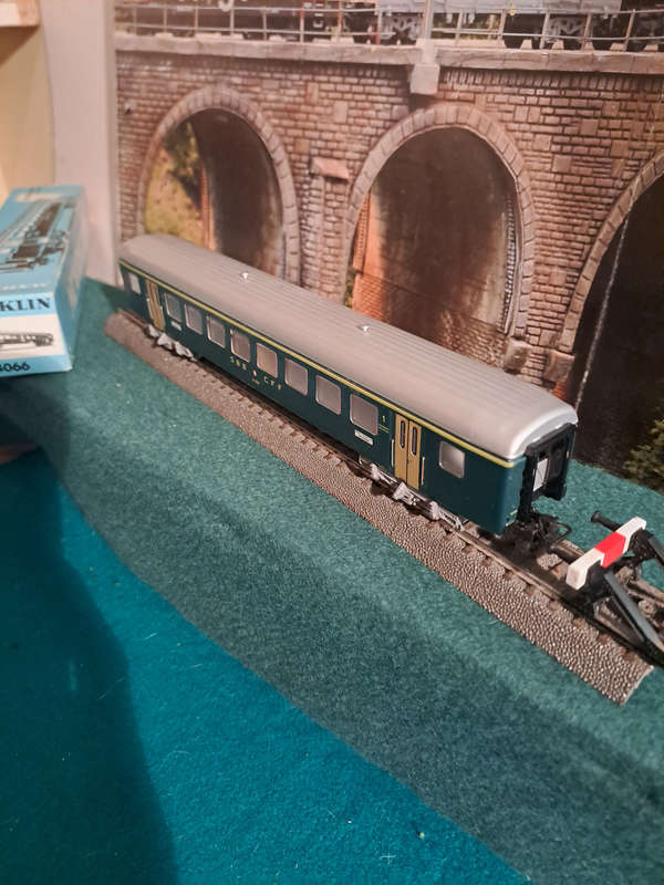 Marklin HO 4066 swiss first cl passenger car IOP