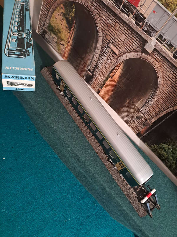 Marklin HO 4066 swiss first cl passenger car IOP