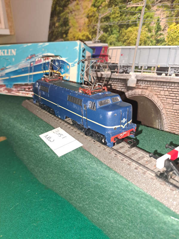 Marklin HO 3051 electric Locomotive like new/if not new anyway