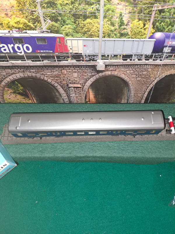 Marklin HO 4049 passenger coach cl 2 with lights IOP excellent condition