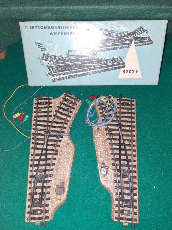 Märklin Ho boxed like  new 5202 electric turn outs L&R IOP
