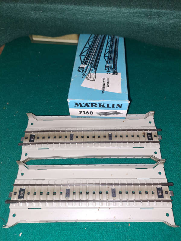 Märklin Ho 7168 straight ramp pieces