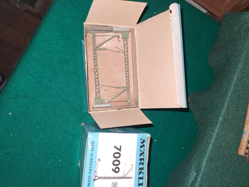 Marklin M track 7009 mast for over head wire new boxed 10 in each box