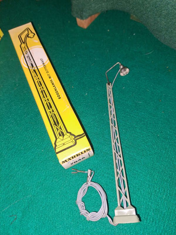 Marklin M track 7046 Arc lamp with lattice mast new boxed