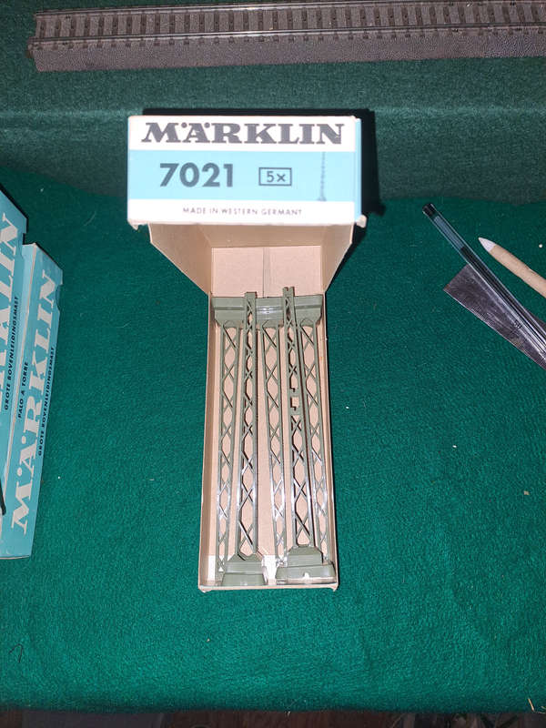 Marklin HO 7021 5pce  tower masts new IOP