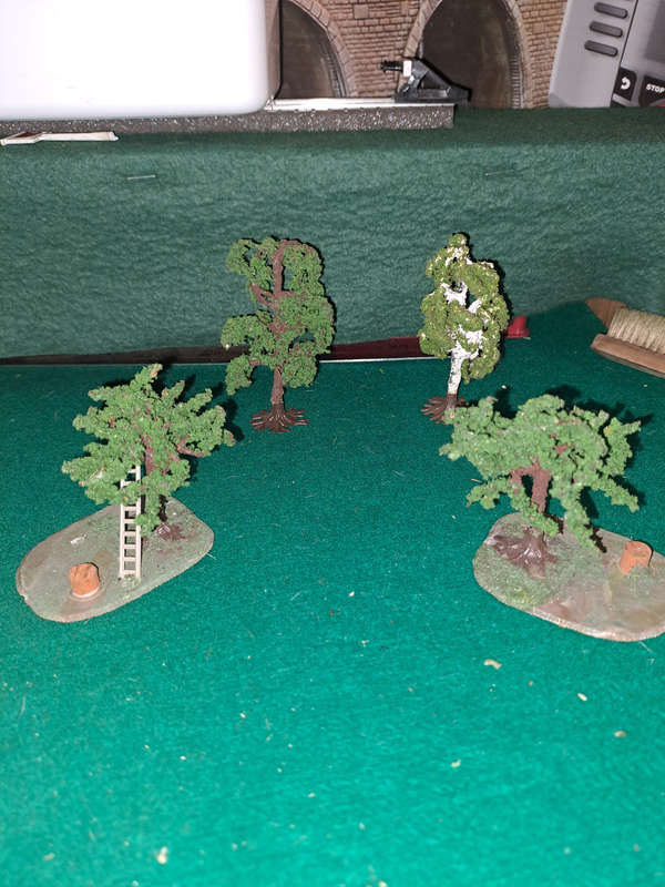 HO set of 4 fruit and other trees tallest 8cm