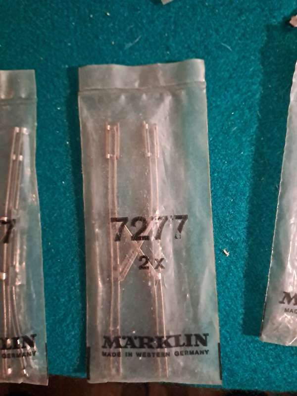 Marklin  HO 7277 cross section catenary sealed 2pce per pack