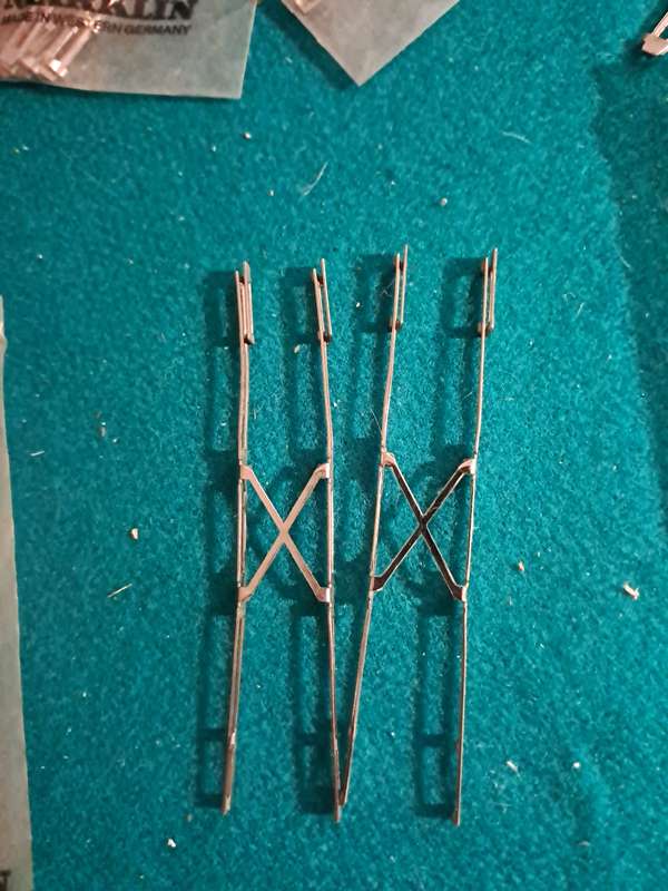 Marklin  HO 7277 cross section catenary 2pce used but very good