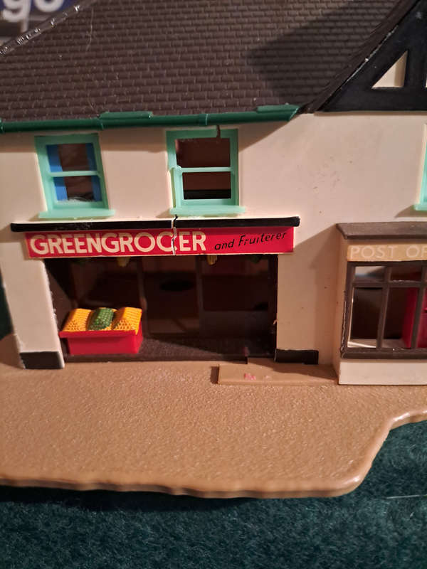 HO building green grocer and post office