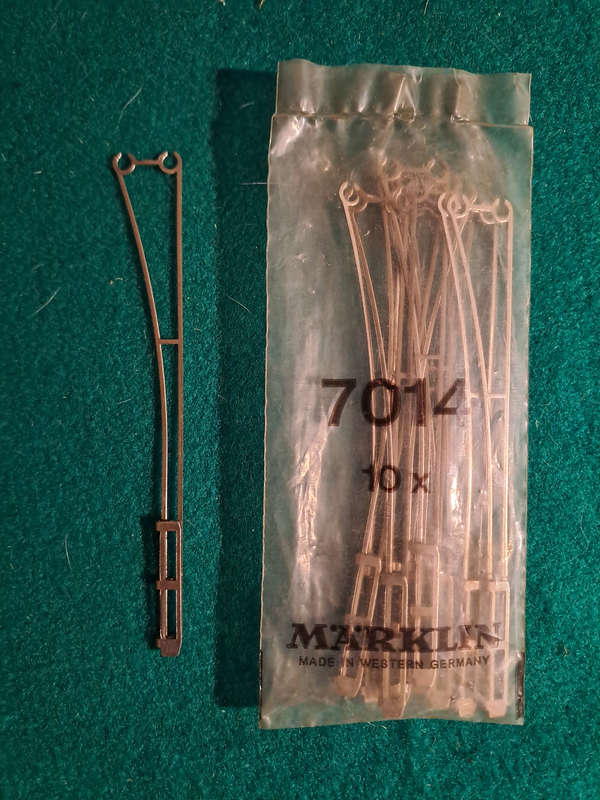 Marklin 7014 new seald pack of 10 catenary 115mm very good condition