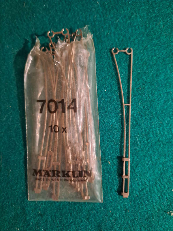 Marklin 7014  pack of 7 catenary 115mm very good condition