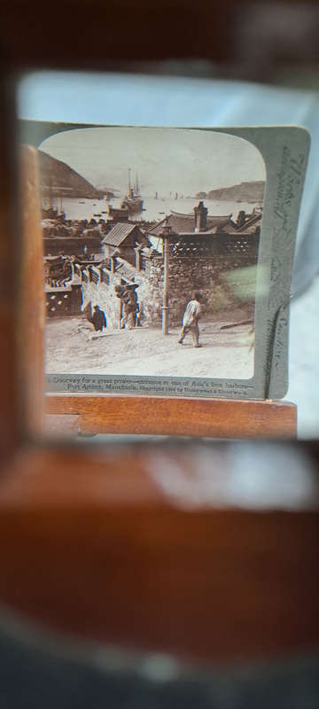 Antique Ptnd 1897 Underwood stereoscope with 90 stereoscopic photographs