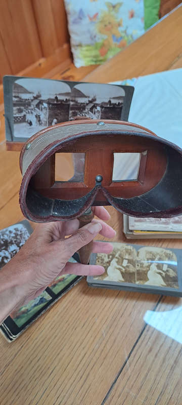 Antique Ptnd 1897 Underwood stereoscope with 90 stereoscopic photographs