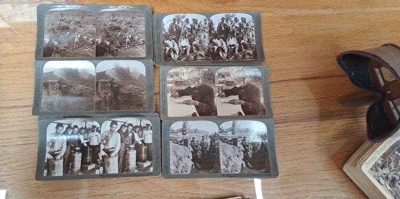 Antique Ptnd 1897 Underwood stereoscope with 90 stereoscopic photographs