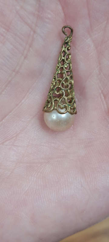 Vinatge costume pearl like pendant looks like a filigree icecream
