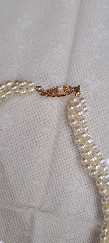 3 stand costume pearl vintage necklace very pretty