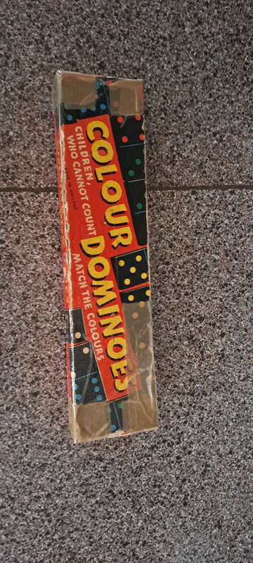 Retro Vintage Spears Games Children's match the colors Domino set