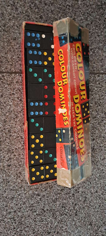 Retro Vintage Spears Games Children's match the colors Domino set