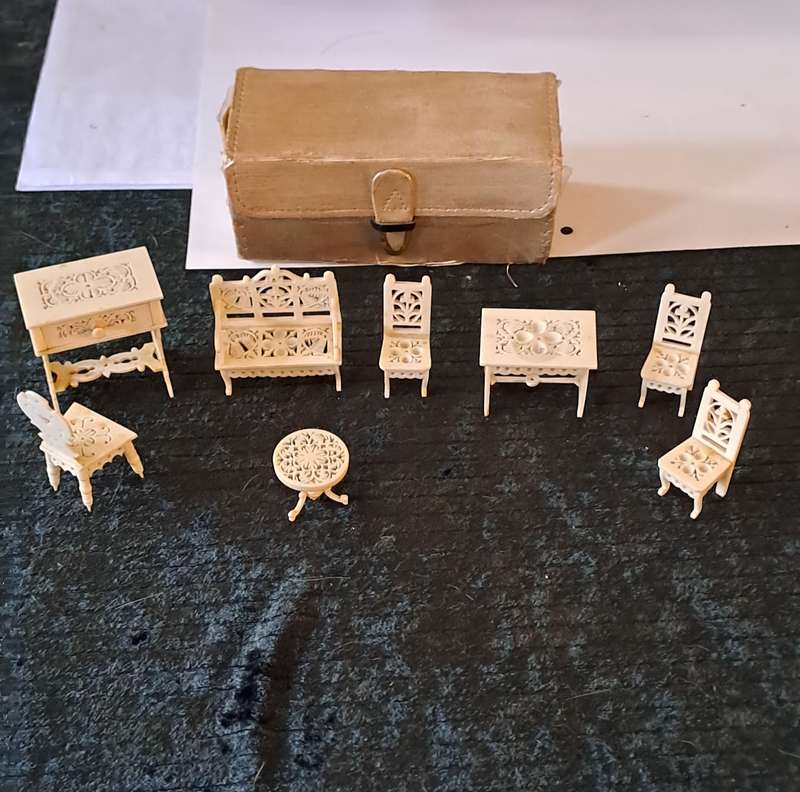 Miniature bone Ca 1880  Doll's House Furniture