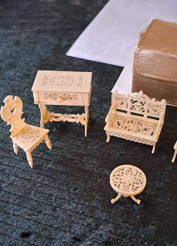 Miniature bone Ca 1880  Doll's House Furniture