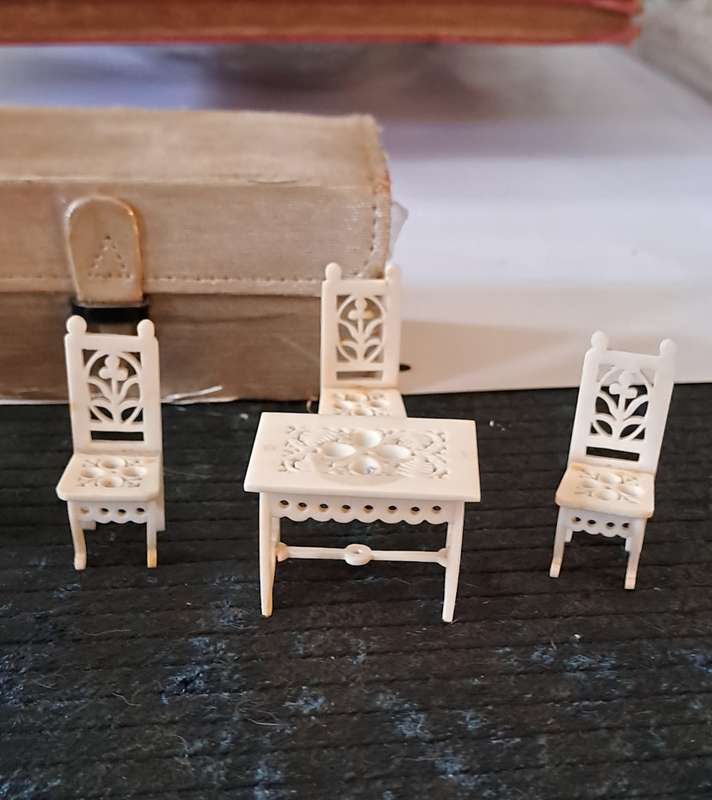 Miniature bone Ca 1880  Doll's House Furniture